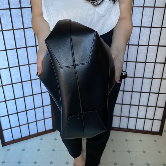 Black spacious bag by H&M - Picture 3 of 3